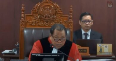 Mk Minta Dpr-Pemerintah Tidak Kadang Ubah Syarat Usia Pejabat Publik