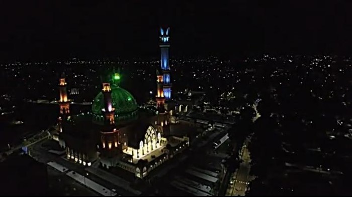 3 Syekh Yang Berasal Timur Tengah Mulai Pimpin Salat Tarawih Di Ic Mataram