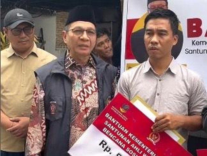 Legislator Husni Salurkan Dukungan Ke Keluarga Korban Kebakaran Di Medan