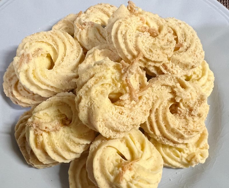 3 Resep Kuliner Ringan Anggun Semprit: Klasik, Sagu Keju, Dan Cokelat